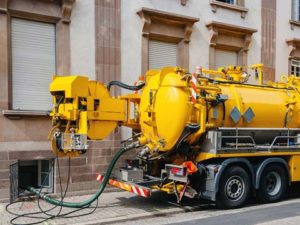 camion débouchage jaune